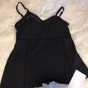 Black moisture-wicking and stretch tank top